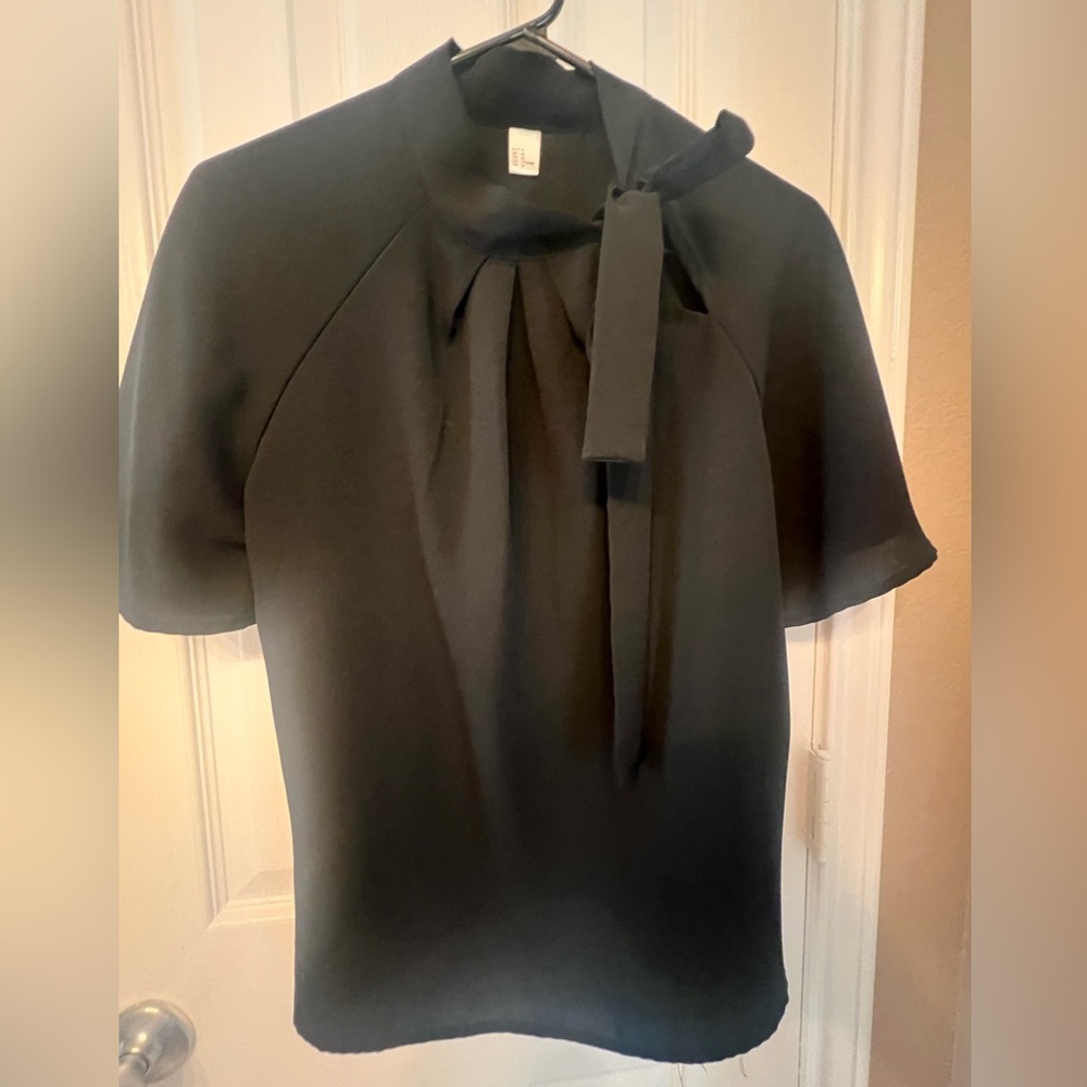 SHEIN black casual side tie mock neck sized tie short sleeve top, size M - Picture 2 of 7